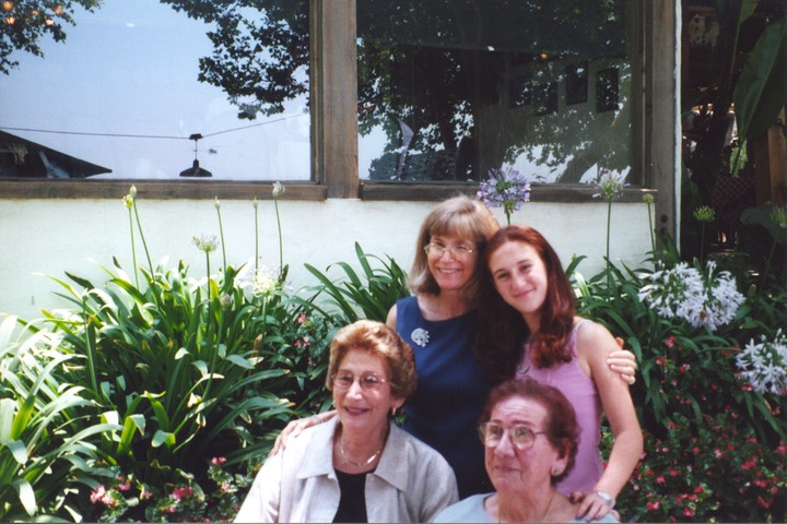 FriendsFamily37 6-2000